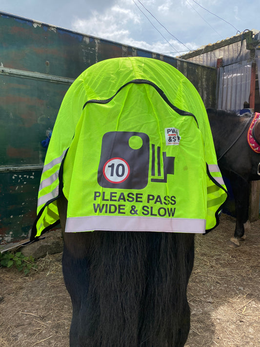 Official PW&S High Visibility Hi Vis Equestrian Horse Reflective 3/4 Length Cutaway Ride-On Rug - CAMERA, 10mph, PLEASE PASS WIDE & SLOW